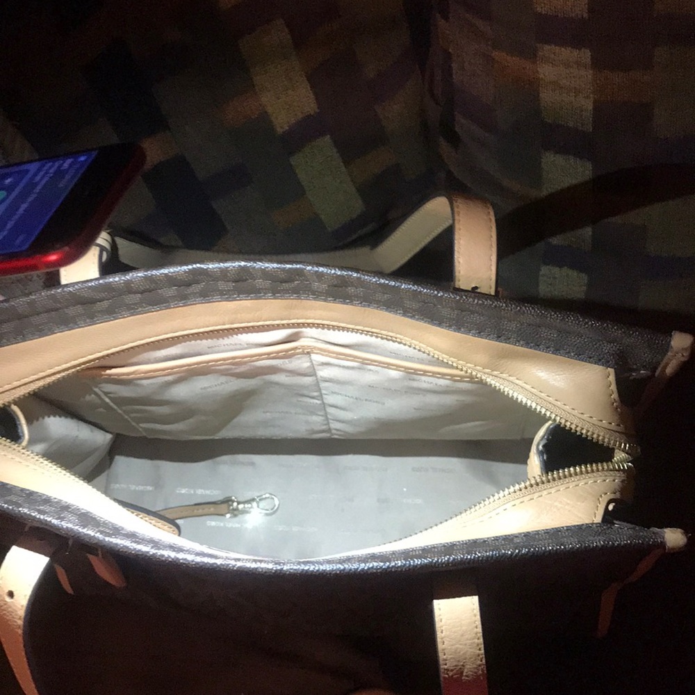 Purses - Picture 3 of 4